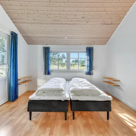 2 Bedroom Beautiful In Сasa de vacaciones