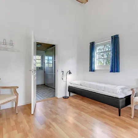 Сasa de vacaciones 2 Bedroom Beautiful In *